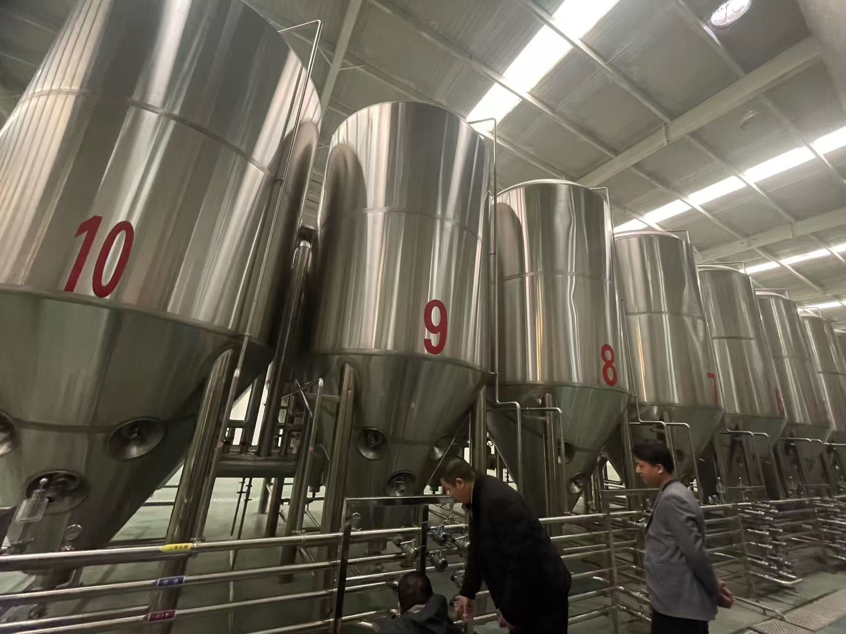 鹰手营子矿精酿啤酒设备厂—平面布置、设备设计、制造、调试、培训等一条龙服务